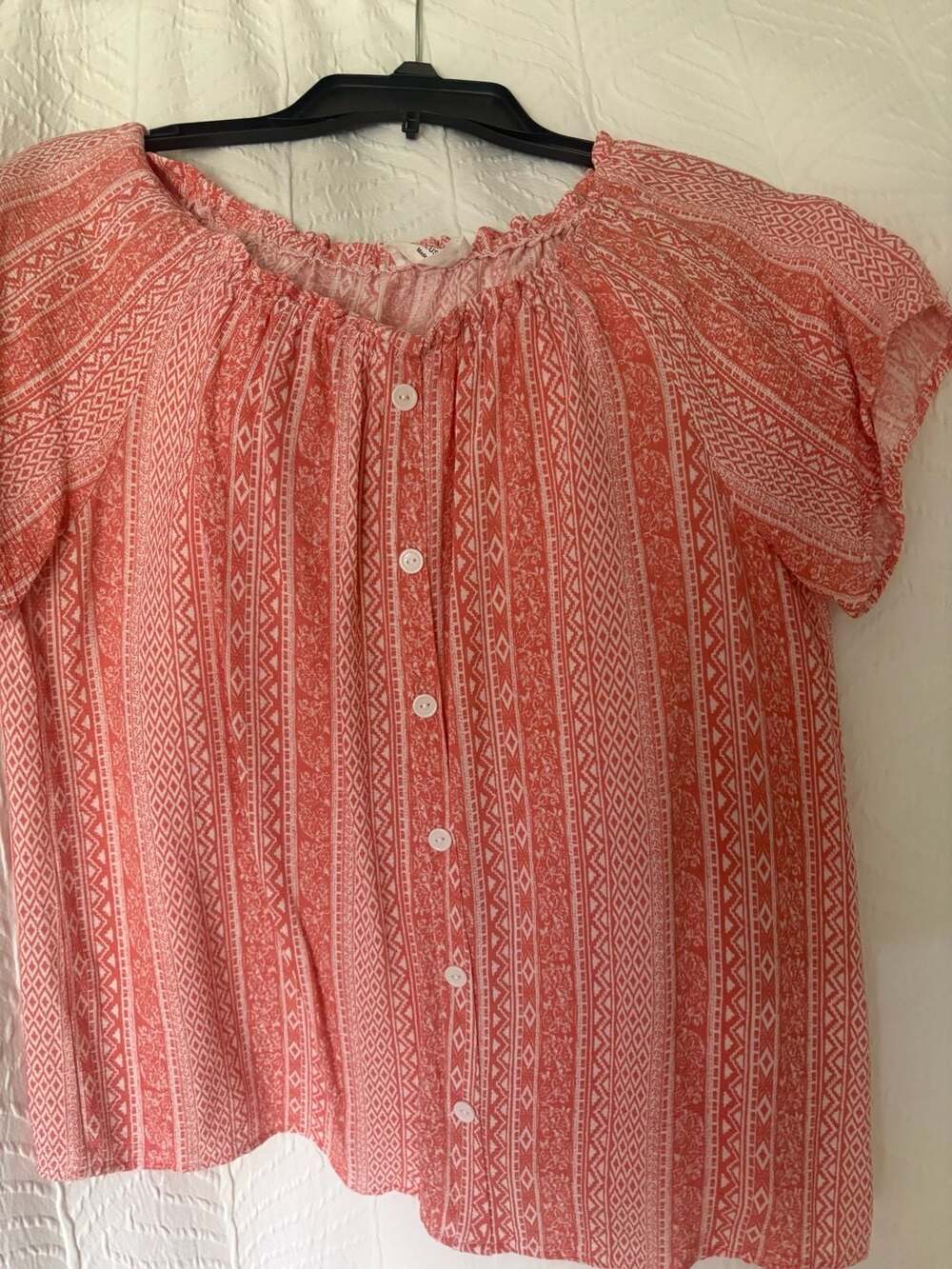 Exclusive One Blouse Size M Coral White Geometric Button Front Top